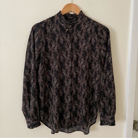 Like New 🤎 Ann Taylor Black and White Patterned Blouse - Picture 8 of 8